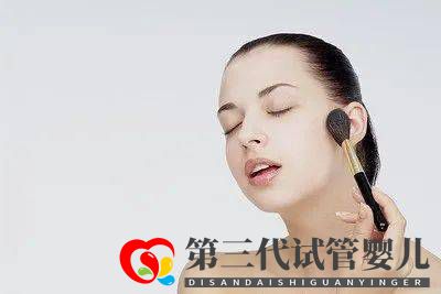 孕期化妝會(huì)致胎兒畸形嗎？(圖1)