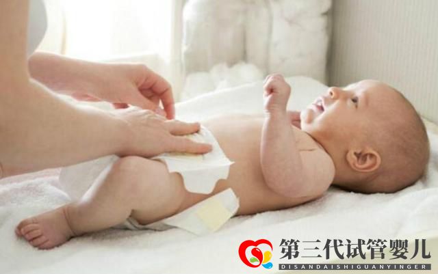 7個(gè)月的寶寶不會(huì)翻身，不會(huì)伸手抓東西，正常嗎？來聽專家怎么說(圖2)